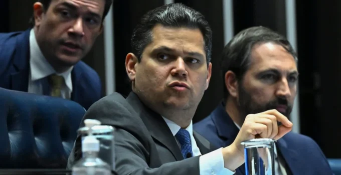 Alcolumbre usa PEC da Jornada 6x1 para impor xeque-mate em Lula no Senado