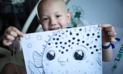 Menino de 6 anos recebe alta após imunoterapia contra recaída de leucemia
