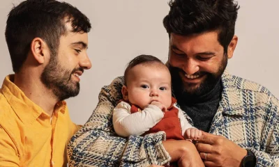 Novos caminhos para a paternidade: homens gays celebram o Dia dos Pais com filhos nos braços