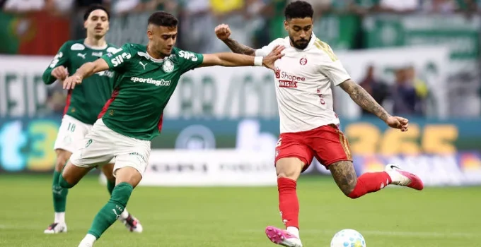 Paulistas tropeçam no Brasileirão: Palmeiras empata em casa, Santos cai para o Z4