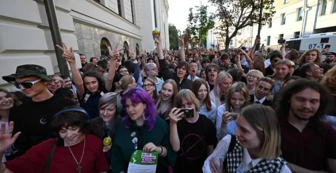 Rússia bane último partido de oposição à guerra de eleições legislativas