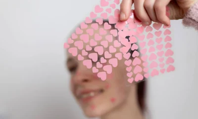 Adesivos para espinha: saiba quando o uso realmente vale a pena