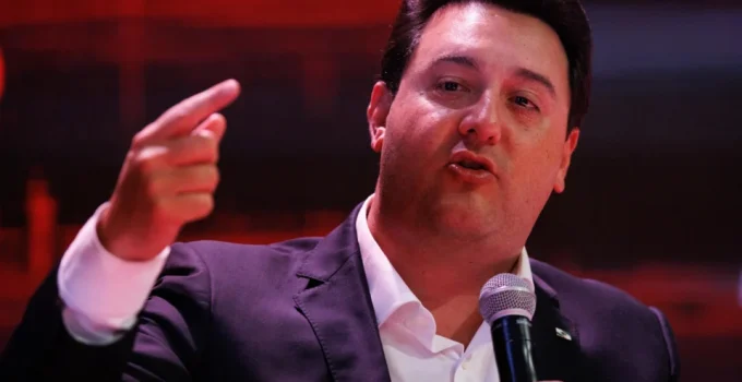 Ratinho Jr. critica Moro e sugere que senador se concentre em Brasília