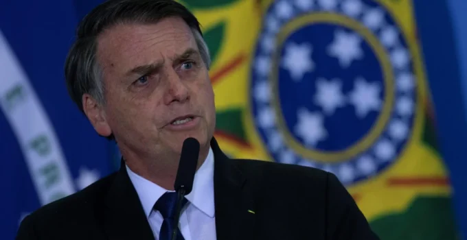 PF pede a Moraes decisão sobre destino de 10 armas apreendidas de Bolsonaro