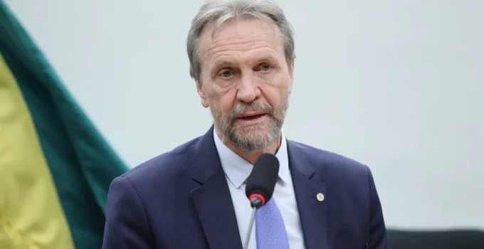 Líder do PT na Câmara, Pedro Uczai sofre AVC isquêmico e tem estado de saúde divulgado