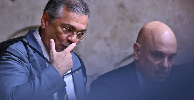 PF suspeita de 'compra' de matérias contra Flávio Dino e mira jornalista e ex-secretário