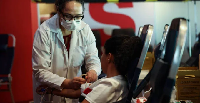 Novas regras de doação de sangue: quem fez tatuagem, teve câncer ou usou Ozempic pode doar mais cedo