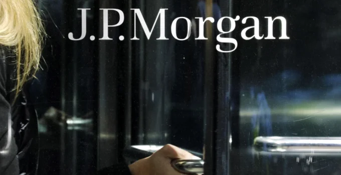 JP Morgan rebaixa recomendação para ações brasileiras e Ibovespa reage com forte queda