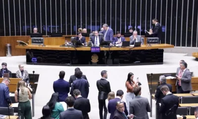 Câmara aprova subsídios para combustíveis e inclui 'jabutis' polêmicos