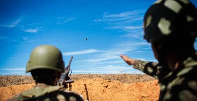 Exército Brasileiro testa defesa antiaérea contra drones em exercício inédito em Goiás