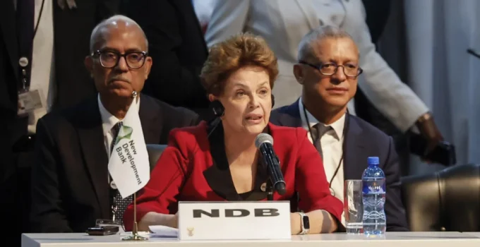 Dilma Rousseff negocia adesão do Irã ao Novo Banco de Desenvolvimento dos BRICS