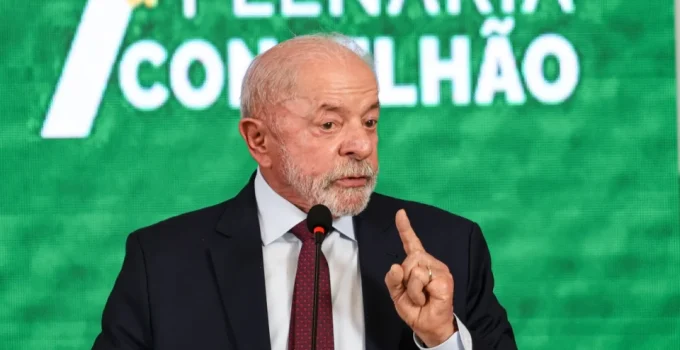 Flávio Bolsonaro mira atos de Lula sobre comunicação e desinformação em plano de governo Flávio Bolsonaro mira atos de Lula sobre comunicação e desinformação em plano de governo