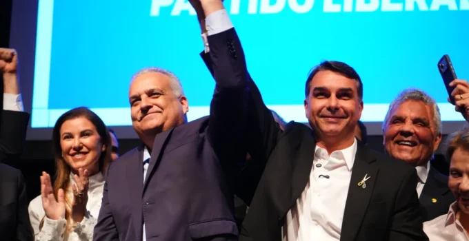 Plano de Flávio Bolsonaro prevê novo pacote antifraude no INSS e mudanças em consignados