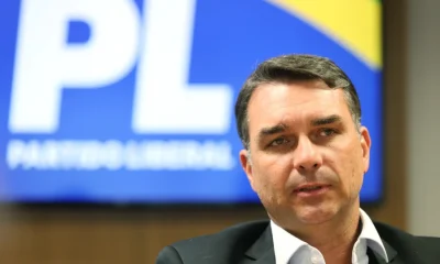 Flávio Bolsonaro promete 'Tesouraço da Censura' e revogação de atos anti-crítica do governo Lula