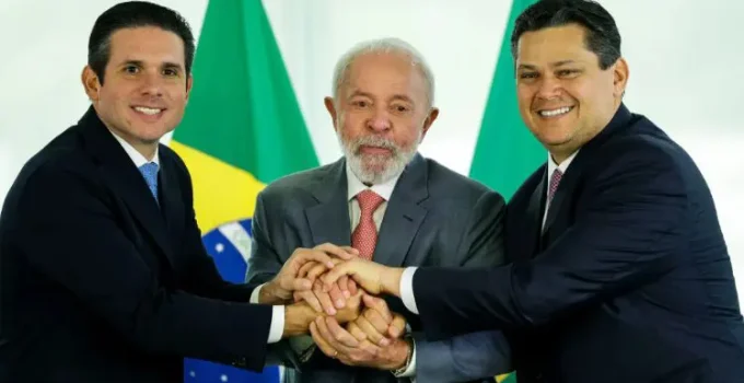 Lula, Alcolumbre e Motta selam pacto pela continuidade do poder em Brasília