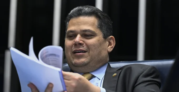 Alcolumbre celebra descoberta de petróleo na Margem Equatorial: 'Estávamos certos'