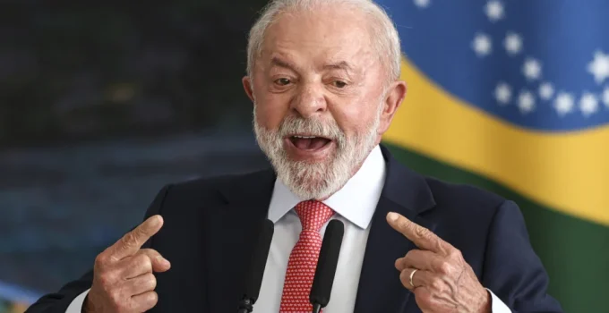 Lula adota tom 'porreta' em lançamento de campanha e desafia centro