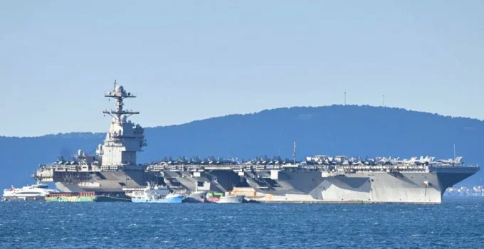 Trump exige visual retrô para porta-aviões da Marinha dos EUA, gerando preocupações bilionárias