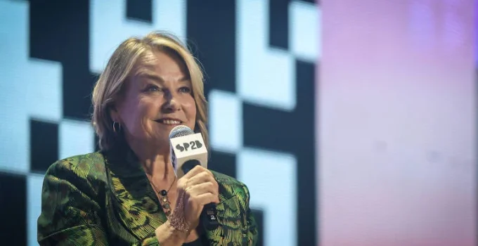 Esther Perel: Telas e rotina produtiva são os novos cativeiros das relações