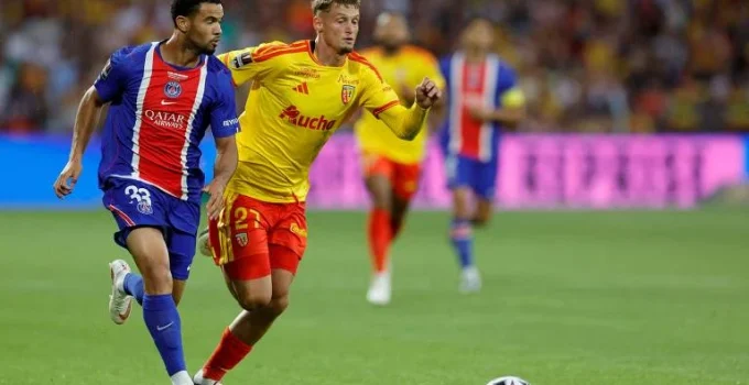Lens desafia prognósticos e supera PSG para conquistar a Supercopa da França com um a menos