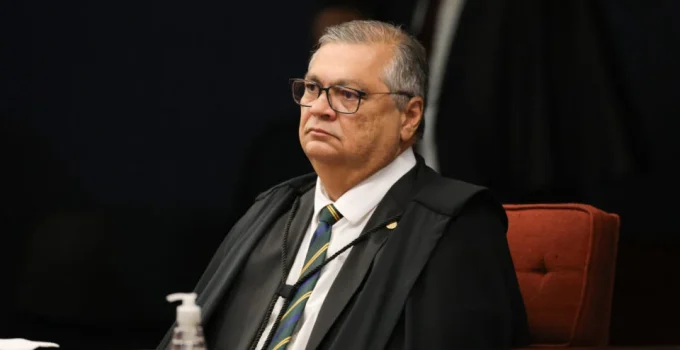 Flávio Dino afasta presidente do TCE-MA por 180 dias em meio a acusações de desvio e obstrução