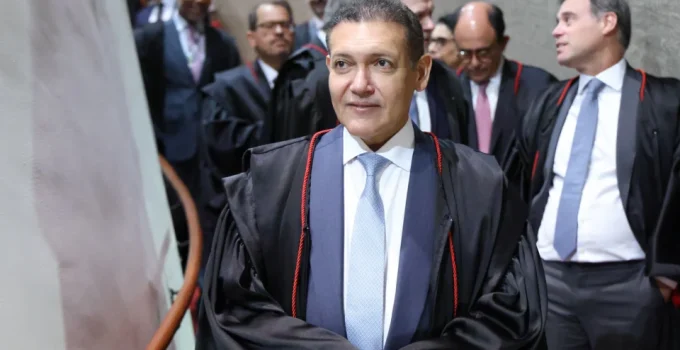 Imprensa livre é 'essencial' para a democracia e eleições, afirma presidente do TSE