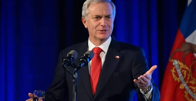 Chile: Presidente Kast propõe restringir acesso à saúde para condenados por crime organizado e terrorismo