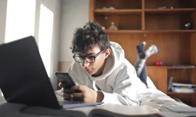 Meta é acusada de viciar adolescentes e lucrar com isso em julgamento histórico
