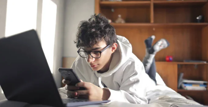 Meta é acusada de viciar adolescentes e lucrar com isso em julgamento histórico