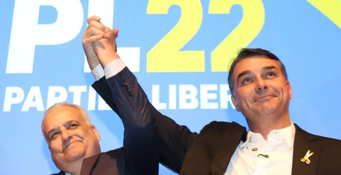 Mensagens de Lulinha indicam tráfico de influência e abrem espaço para Flávio Bolsonaro crescer nas pesquisas