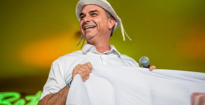 Flávio Bolsonaro aposta em redutos de Bolsonaro no Nordeste para ampliar votação