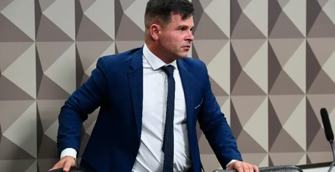 Moraes cassa aposentadoria e determina perda do cargo de ex-diretor da PRF Silvinei Vasques