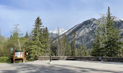 Montanhas Rochosas Canadenses: Um Espetáculo de Lagos Azuis e Glaciares Majestosos
