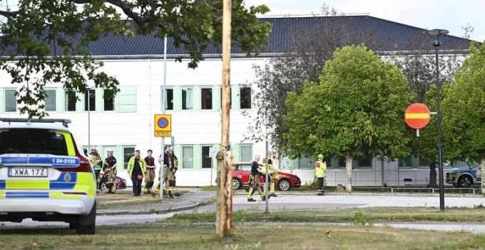 Homem armado com espada ataca escola na Suécia: um morto e três feridos