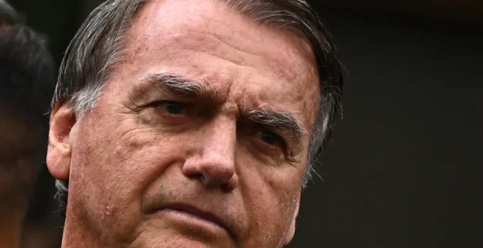 Defesa de Bolsonaro pede mais tempo para fisioterapia e relata oscilações de pressão