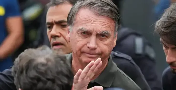 Moraes libera Carlos e Jair Renan para visitarem Bolsonaro em prisão domiciliar Moraes libera Carlos e Jair Renan para visitarem Bolsonaro em prisão domiciliar