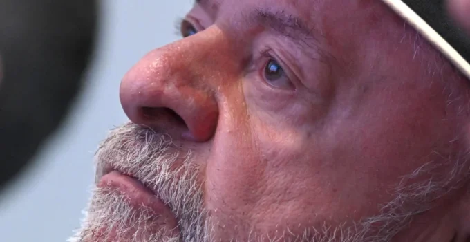 Lula sugere a Trump encontro com Xi e Putin para discutir paz mundial: 'Tomar um trago'