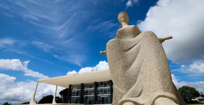 Planos presidenciáveis divergem sobre o papel e os limites do STF Planos presidenciáveis divergem sobre o papel e os limites do STF