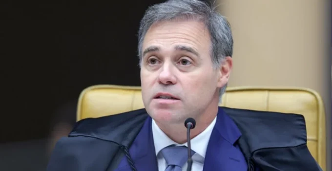 Jantar secreto em Brasília: Lula, Moraes e Alcolumbre teriam discutido enfraquecer ministro do STF Mendonça