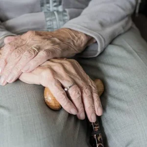 Perda de 15% da força muscular já é sinal de alerta para mobilidade na velhice, aponta estudo