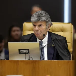 Fux critica Receita Federal por focar em Pix e negligenciar setor de bebidas