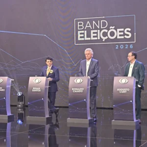 Ausências de Lula e Flávio no debate viram munição para ataques sobre corrupção