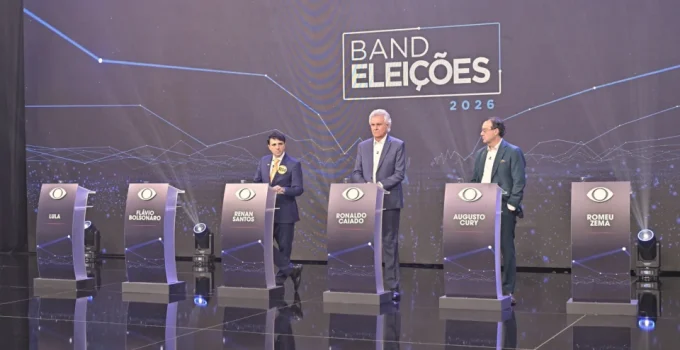 Ausências de Lula e Flávio no debate viram munição para ataques sobre corrupção