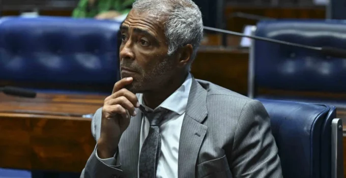 Romário abre porta para apoio a Lula e se desfilia do PL