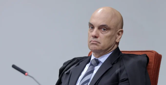 Alexandre de Moraes declara 'falência' do modelo eleitoral e defende voto distrital misto