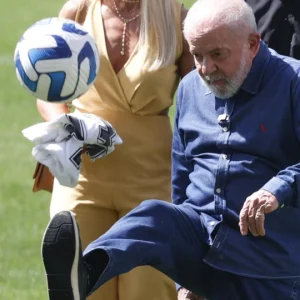 Lula propõe 'Desenrola' para clubes de futebol endividados