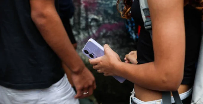 Entidades pedem maior controle sobre 'big techs' para proteger crianças e adolescentes