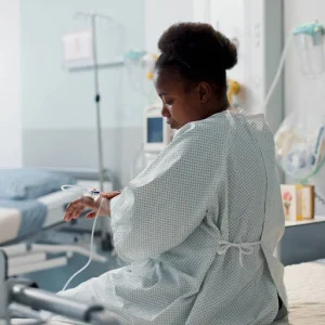 Inglaterra reconhece 'misoginia médica' como falha estrutural do sistema de saúde