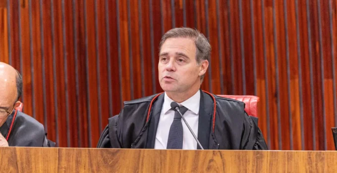 Mendonça ordena remoção de deepfake contra Flávio Bolsonaro e propõe regras para IA