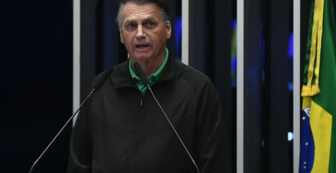Defesa de Bolsonaro pede 90 dias para decidir destino de armas apreendidas
